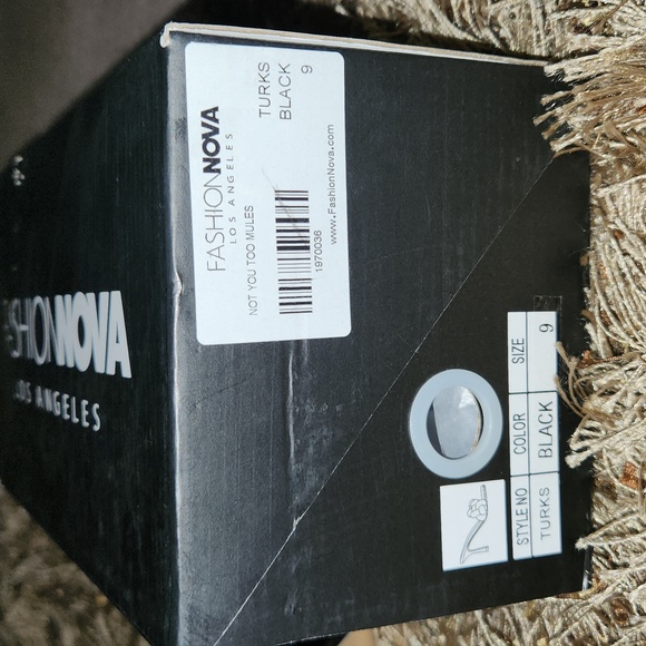 Fashion Nova Sandals - Picture 4 of 6